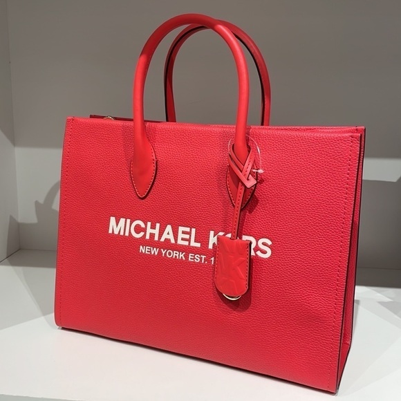MICHAEL KORS ❤️
Mirella Medium Pebbled Leather Tote Bag - Picture 2 of 6